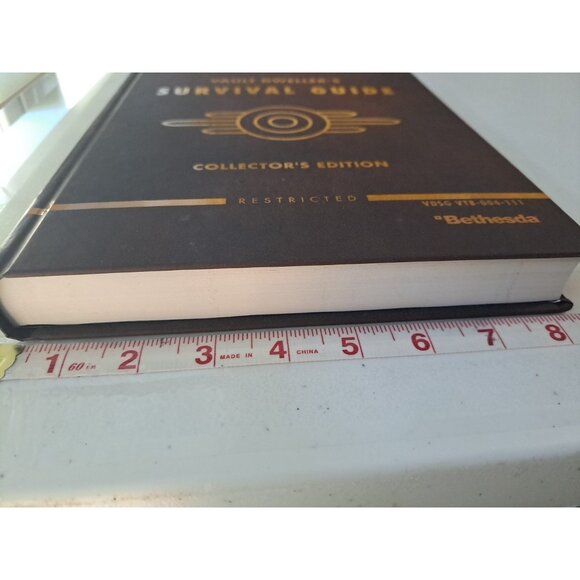 Fallout 4 Vault Dwellers Survival Guide Collectors Edition Hard Cover + Extras - Picture 11 of 14